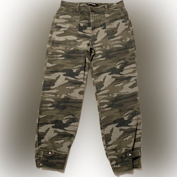Express Pants - EXPRESS Women’s Camouflage High Rise Big Pocket Baggy Military Green Joggers, 6R